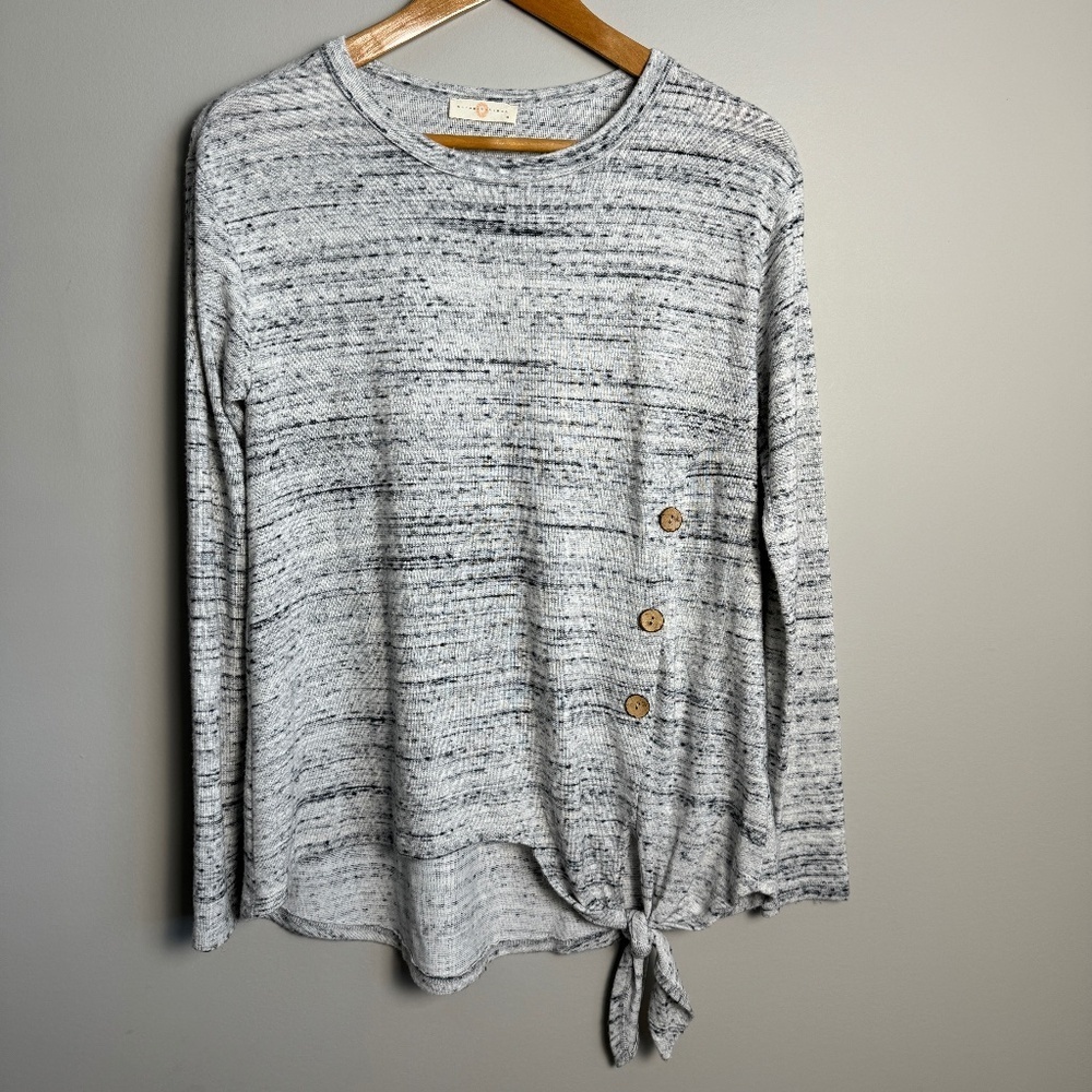 Chrysanthemum Women's Long‎ Sleeve Lightweight Sweater Gray/Black Specks Small